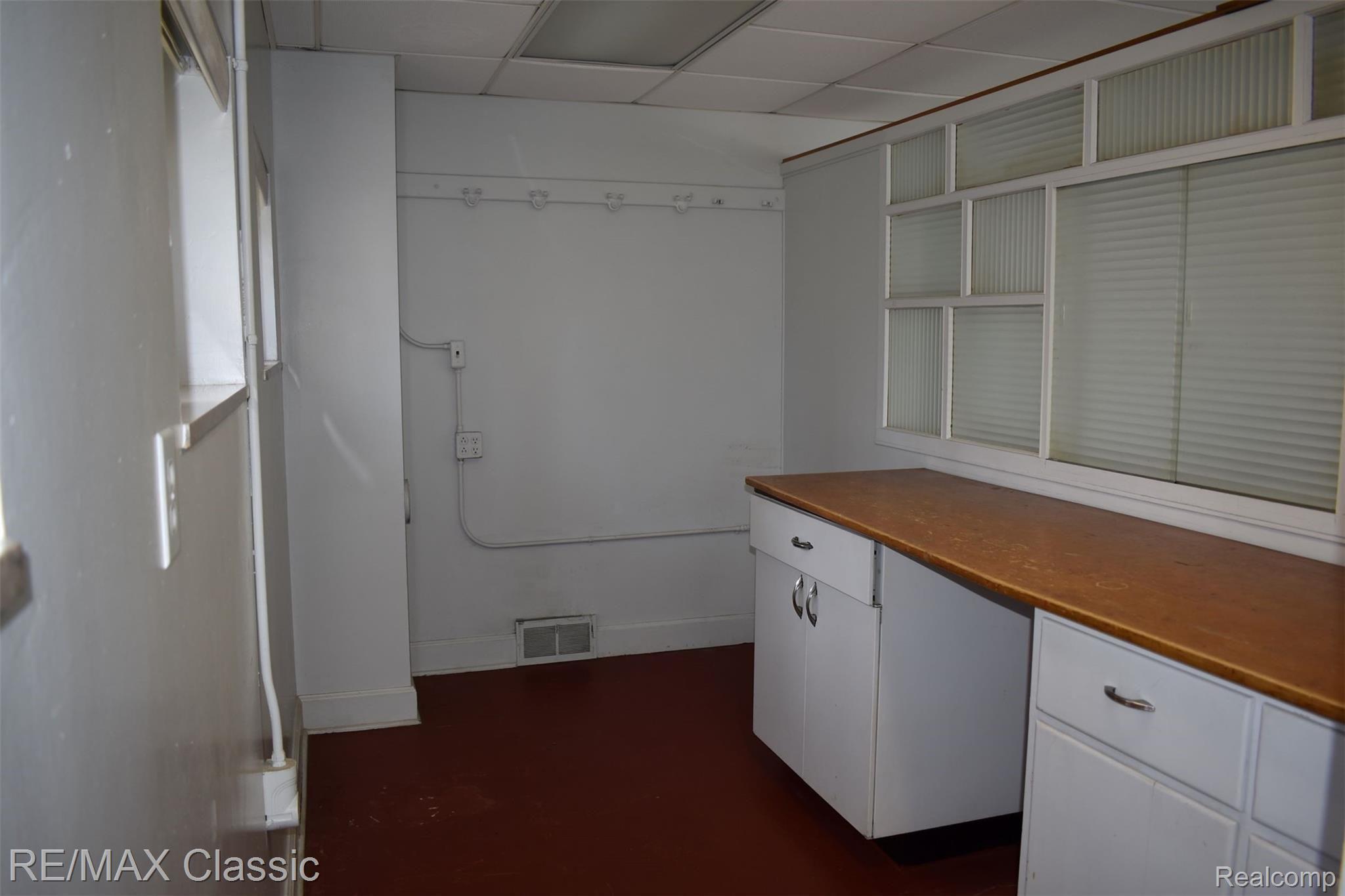 3980 Benstein Road Commerce Township, MI 48382 - Photo 65 of 68 Apt 2 work bench room 11x6.5