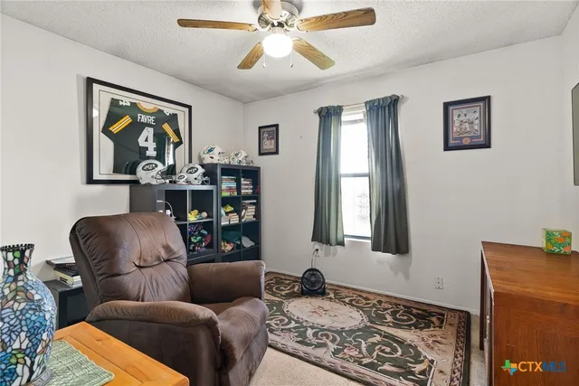 a view of a house with backyard