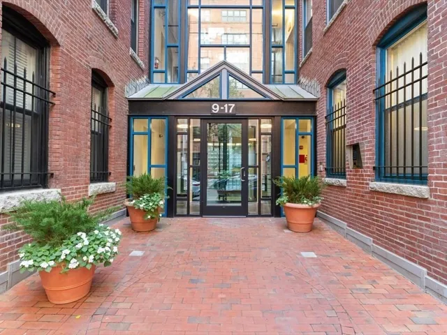 $1,650,000 | 9-17 Harcourt Street, Unit 503, Boston, MA 02116