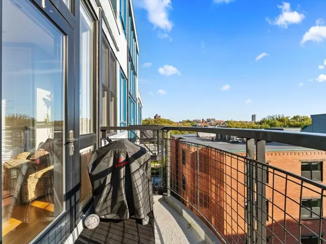 $1,650,000 | 9-17 Harcourt Street, Unit 503, Boston, MA 02116