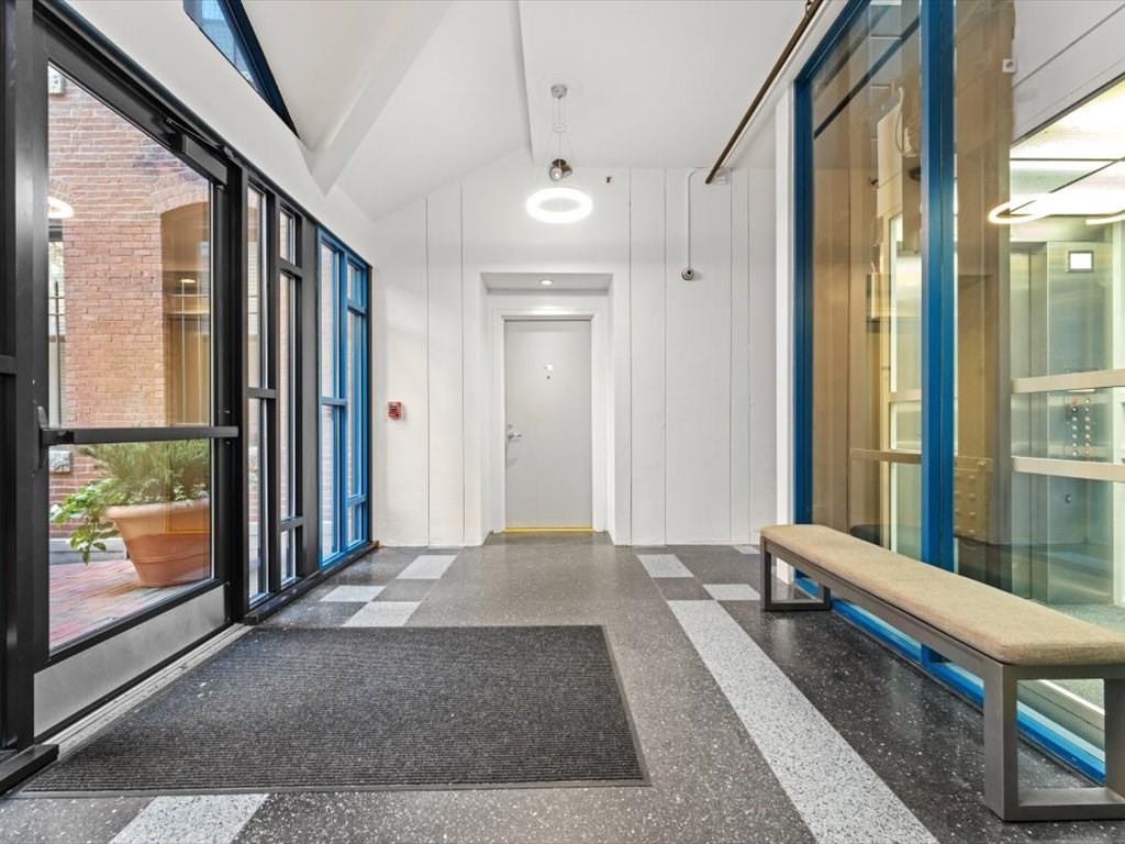 9-17 Harcourt Street, Unit 503 Boston, MA 02116 - Photo 3 of 30