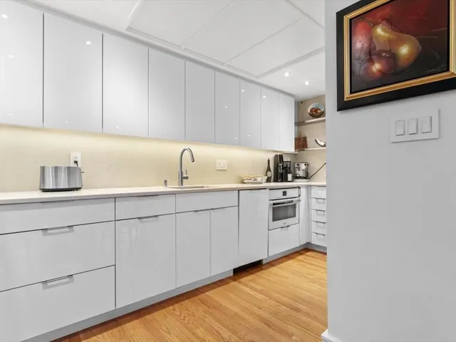 $1,650,000 | 9-17 Harcourt Street, Unit 503, Boston, MA 02116