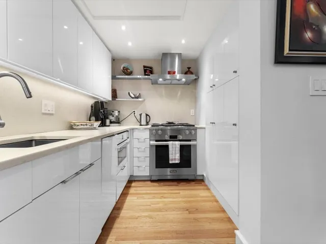 $1,650,000 | 9-17 Harcourt Street, Unit 503, Boston, MA 02116