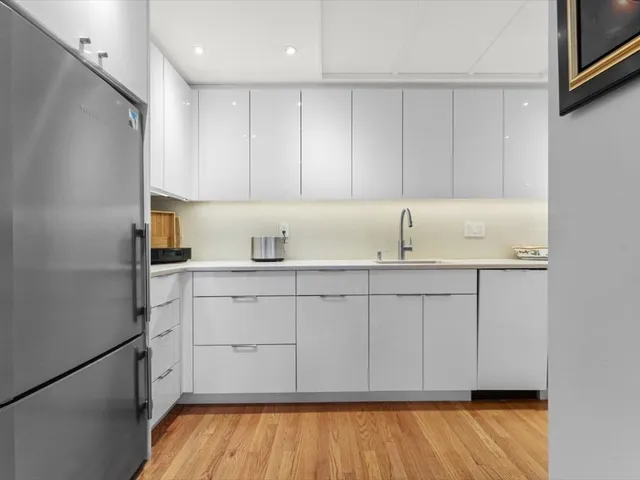 $1,650,000 | 9-17 Harcourt Street, Unit 503, Boston, MA 02116