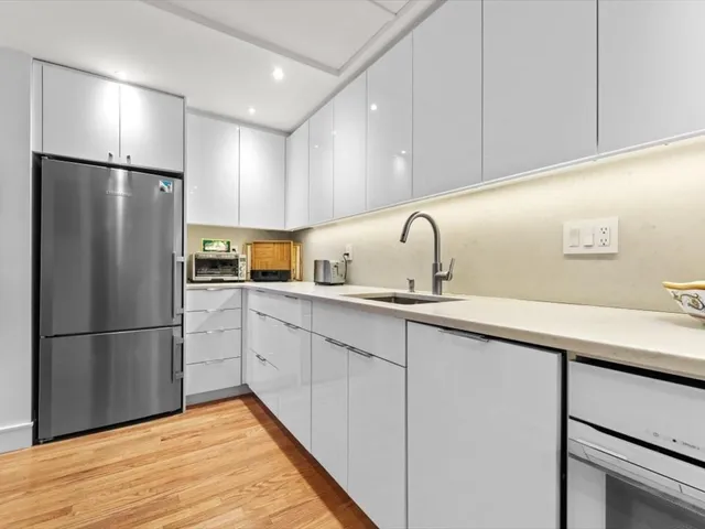 $1,650,000 | 9-17 Harcourt Street, Unit 503, Boston, MA 02116