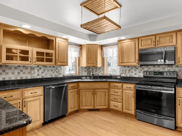 $399,900 | 501 River Bluff Drive, Manitowoc, WI 54220