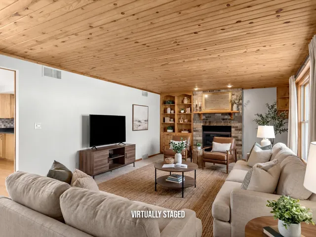 $399,900 | 501 River Bluff Drive, Manitowoc, WI 54220