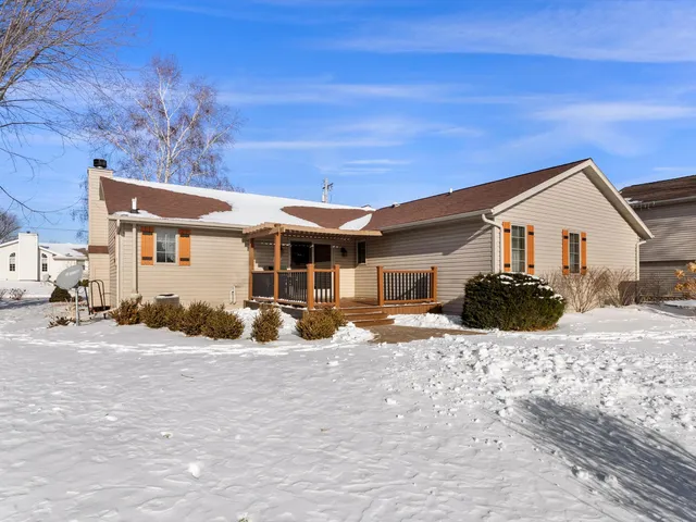 $399,900 | 501 River Bluff Drive, Manitowoc, WI 54220