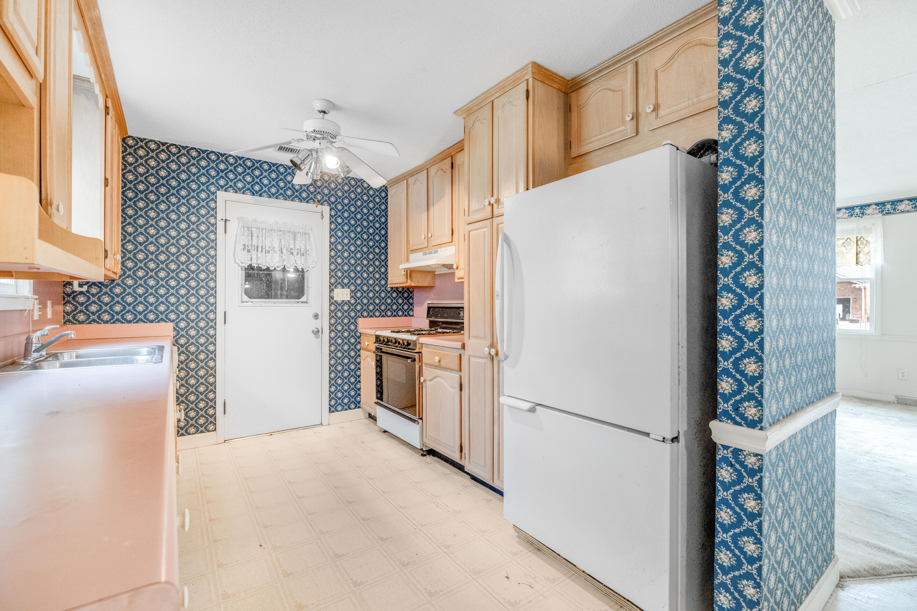 648 Schooner Road Charleston, SC 29412 - Photo 12 of 25 Kitchen 1