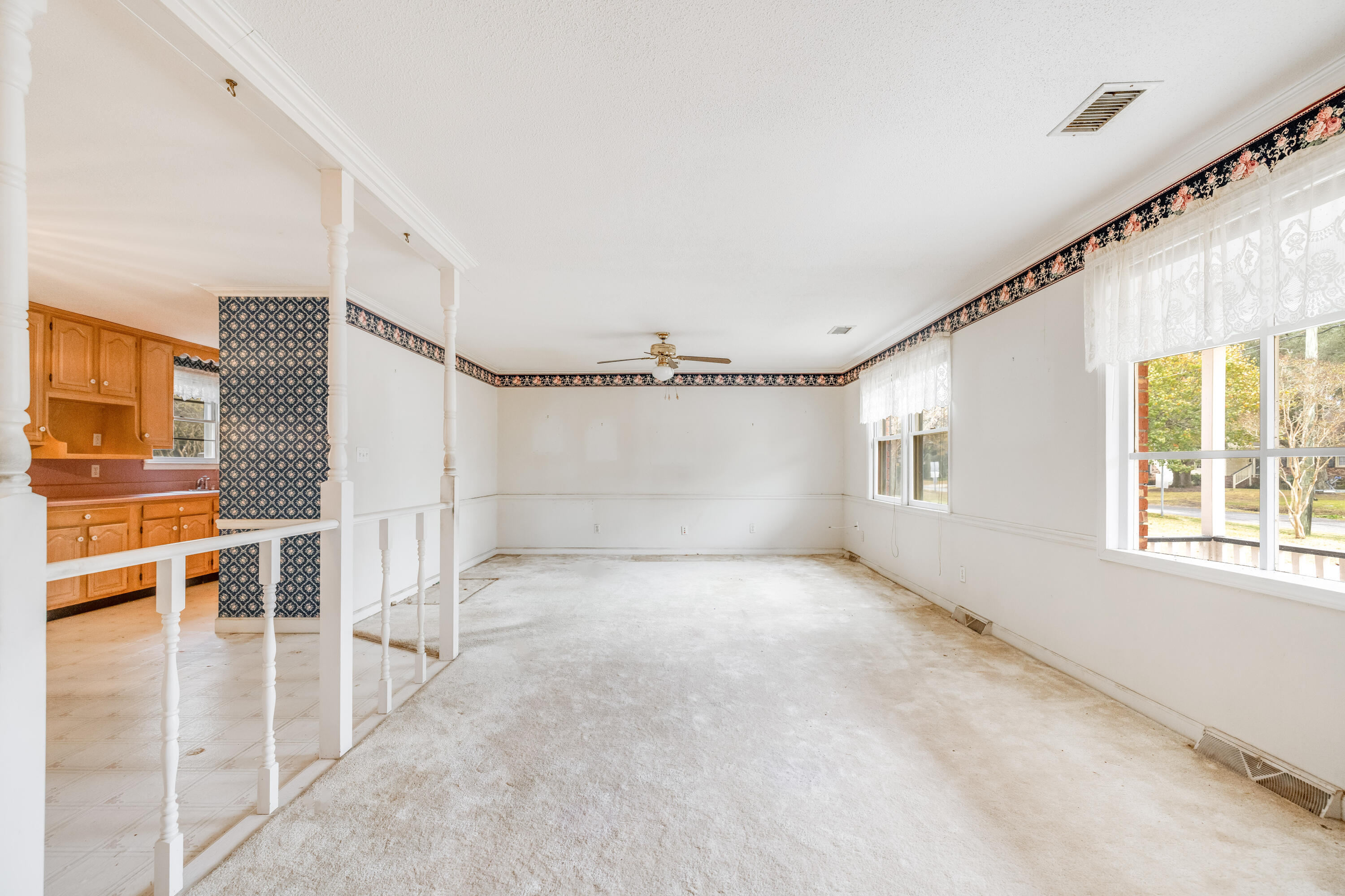 648 Schooner Road Charleston, SC 29412 - Photo 7 of 25 Large Living Area
