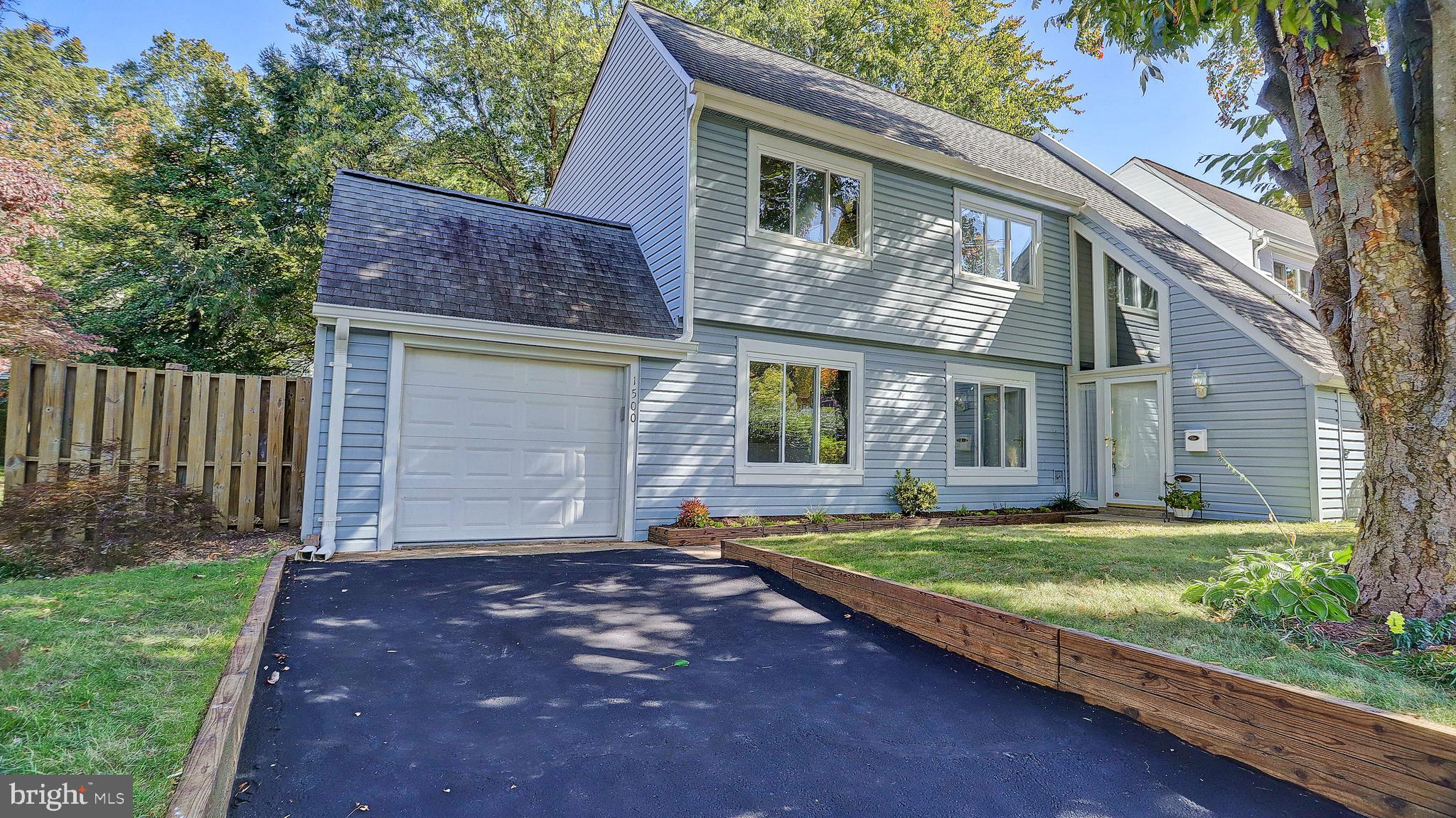 1500 Roundleaf Court Reston, VA 20190 - Photo 2 of 23 Gallery Image 2