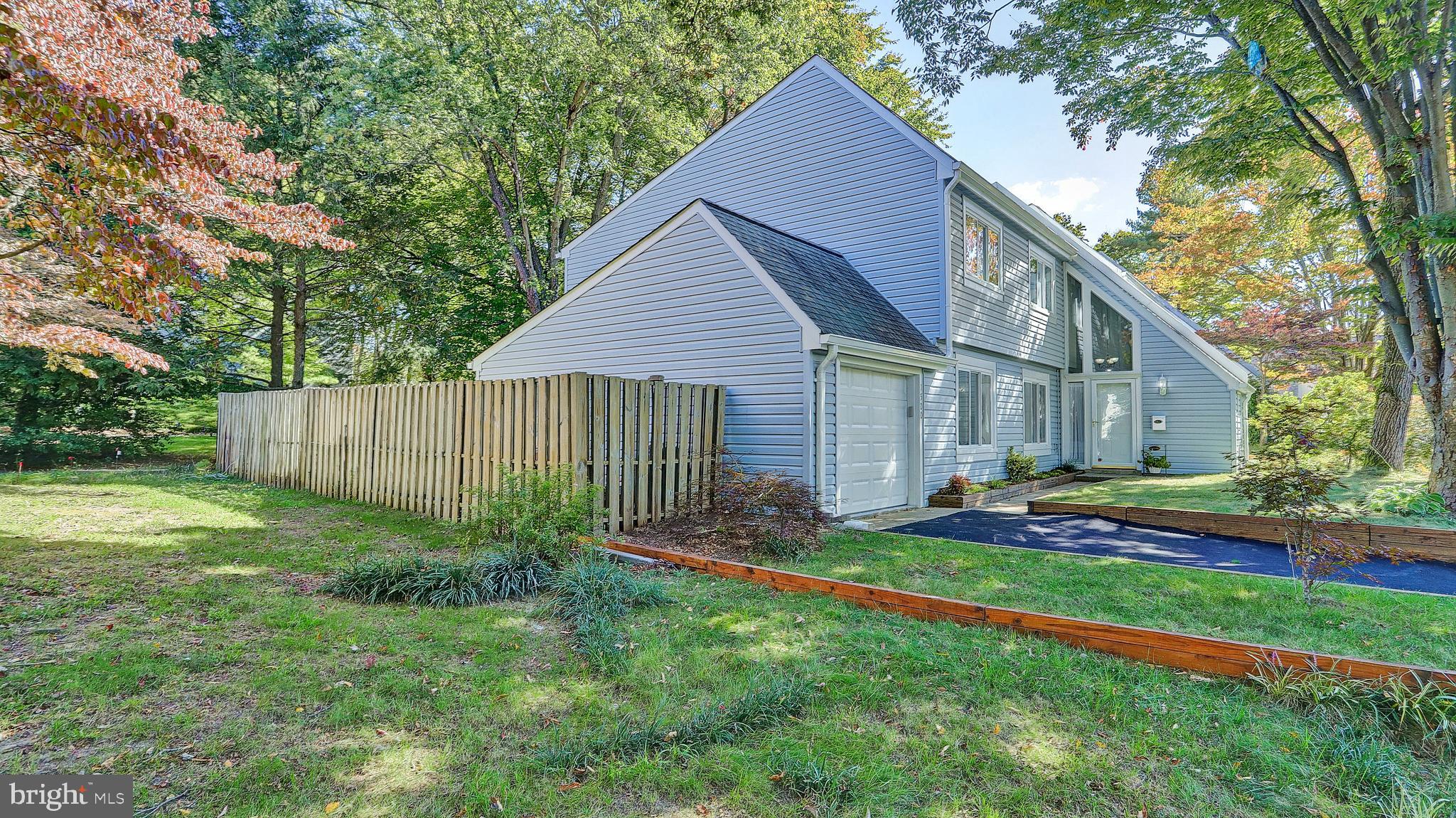 1500 Roundleaf Court Reston, VA 20190 - Photo 3 of 23 Gallery Image 3
