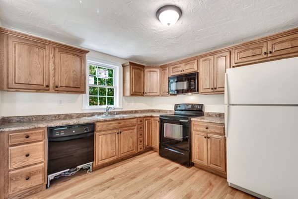 35 Blueberry Hill Road Woburn, MA 01801 - Photo 8 of 22 Gallery Image 8
