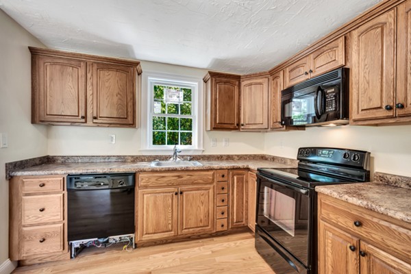 35 Blueberry Hill Road Woburn, MA 01801 - Photo 9 of 22 Gallery Image 9