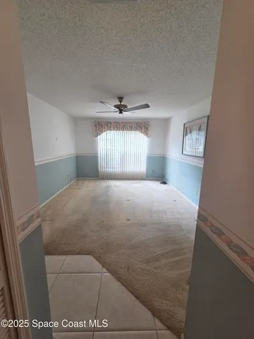 a view of a big room with closet and windows
