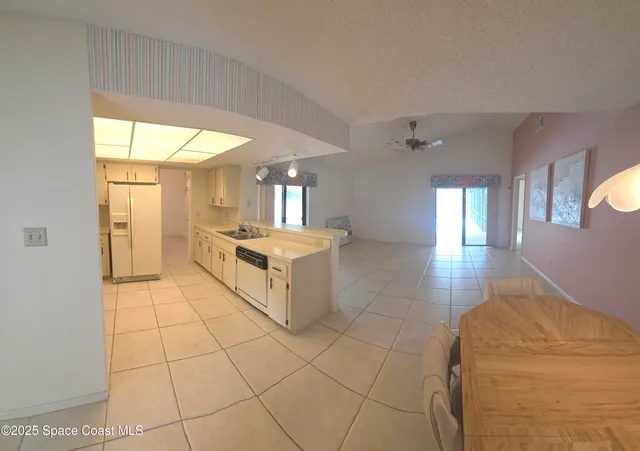 a view of a livingroom with a patio and a ceiling fan