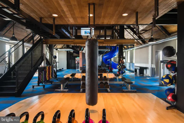 a picture of a wall with a bench