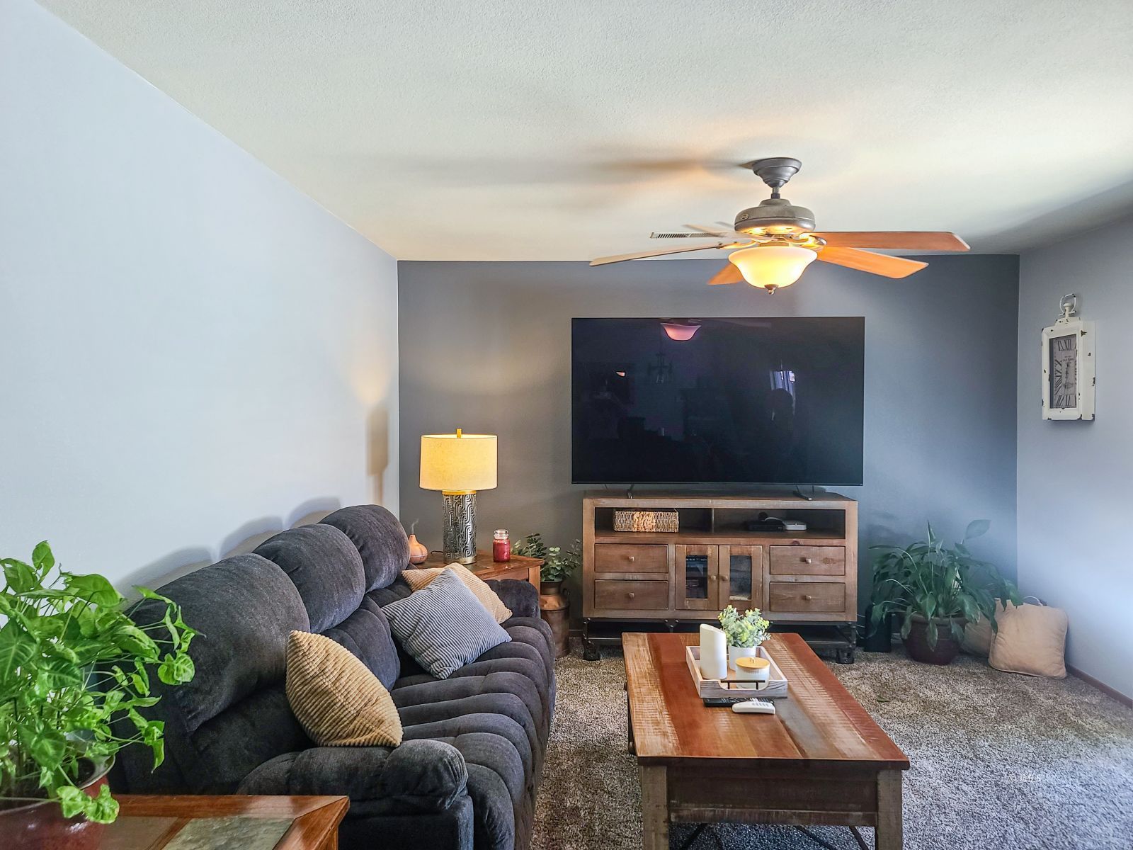280 Grandview Road Bishop, CA 93514 - Photo 3 of 16 Living Room
