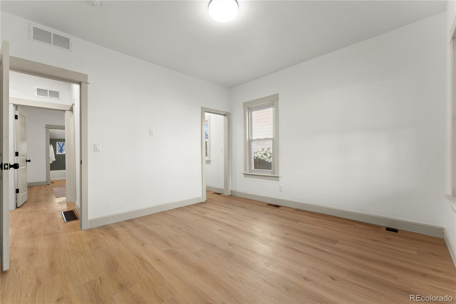 2963 South Lincoln Street Englewood, CO 80113 - Photo 19 of 50 a view of an empty room and window