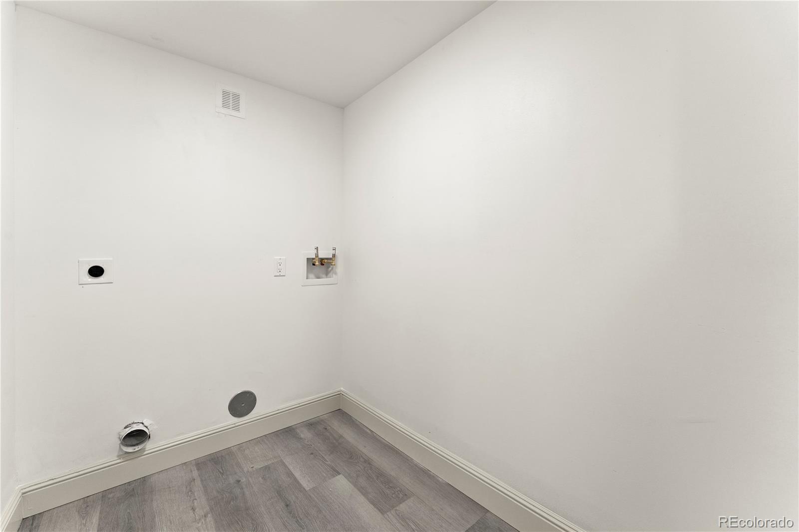 2963 South Lincoln Street Englewood, CO 80113 - Photo 32 of 50 a view of a small space