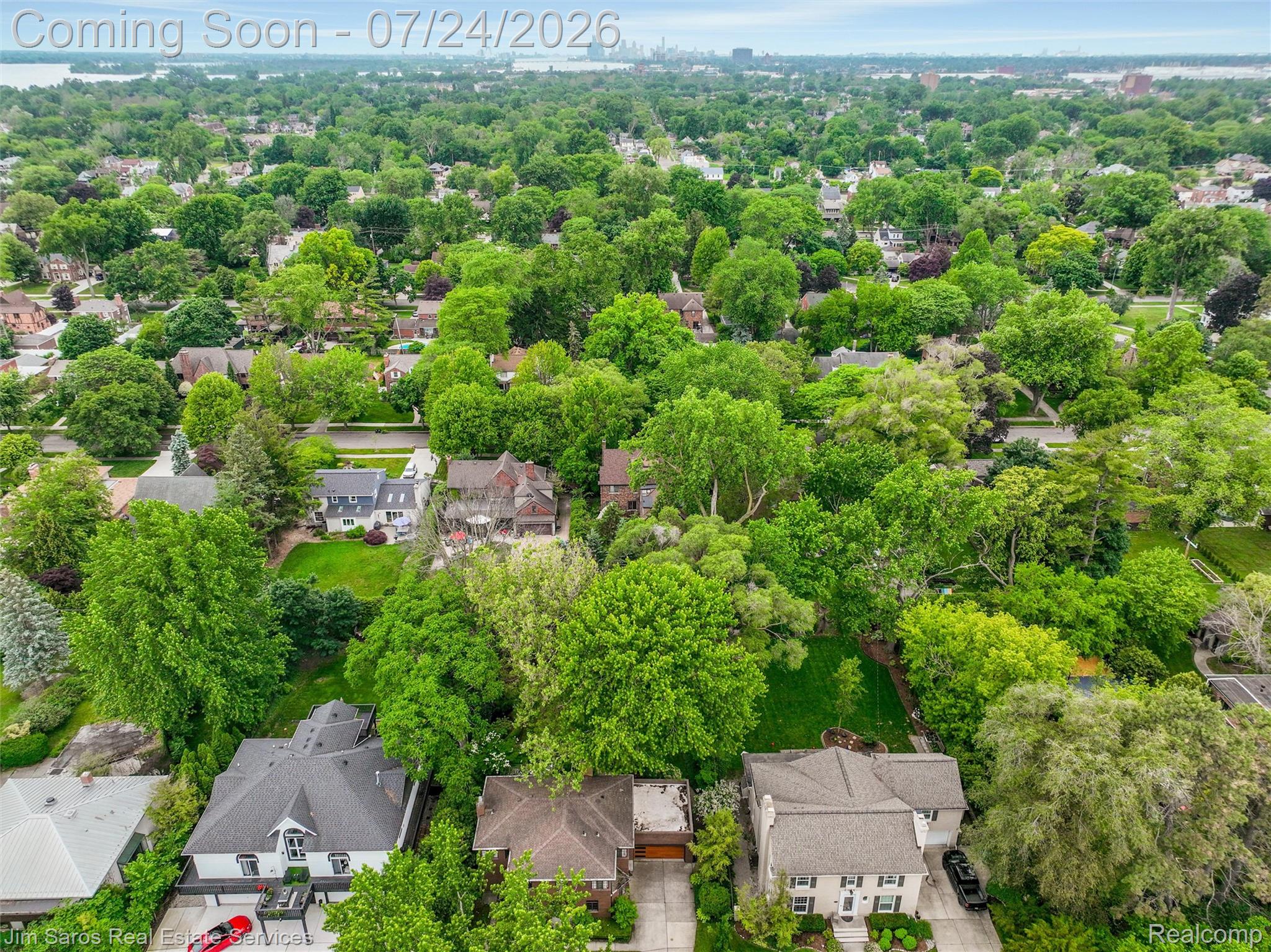 757 Middlesex Road Grosse Pointe, MI 48230 - Photo 44 of 45 Expansive aerial perspective showcasing a residential area with mature tree canopies