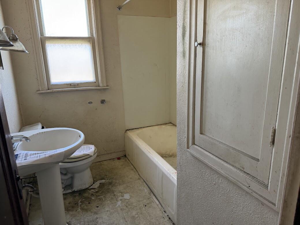 906 West Chambers Street, Unit 908 Milwaukee, WI 53206 - Photo 13 of 17 IMG_1996