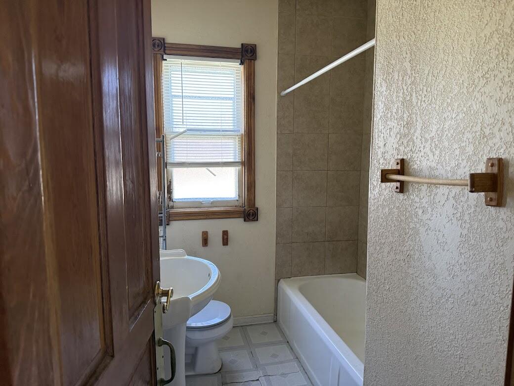 906 West Chambers Street, Unit 908 Milwaukee, WI 53206 - Photo 8 of 17 IMG_2002