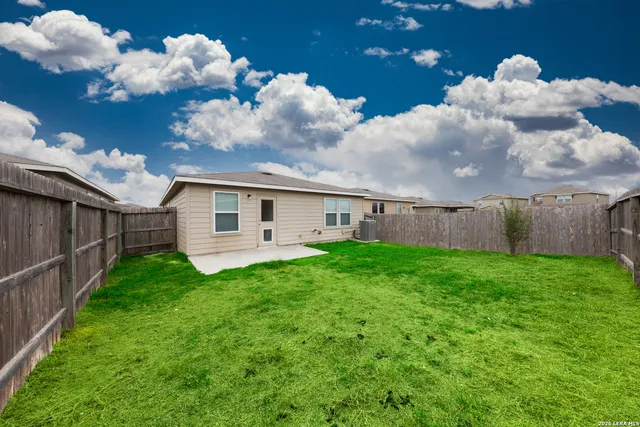$1,600 | 342 Mistflower, New Braunfels, TX 78130