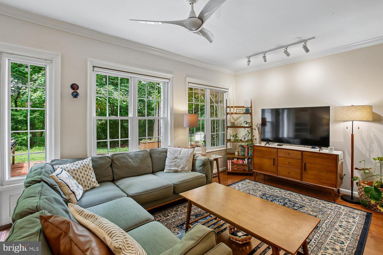 3376 Gunston Road, Unit 3376 Alexandria, VA 22302 - Photo 3 of 49 Living Room