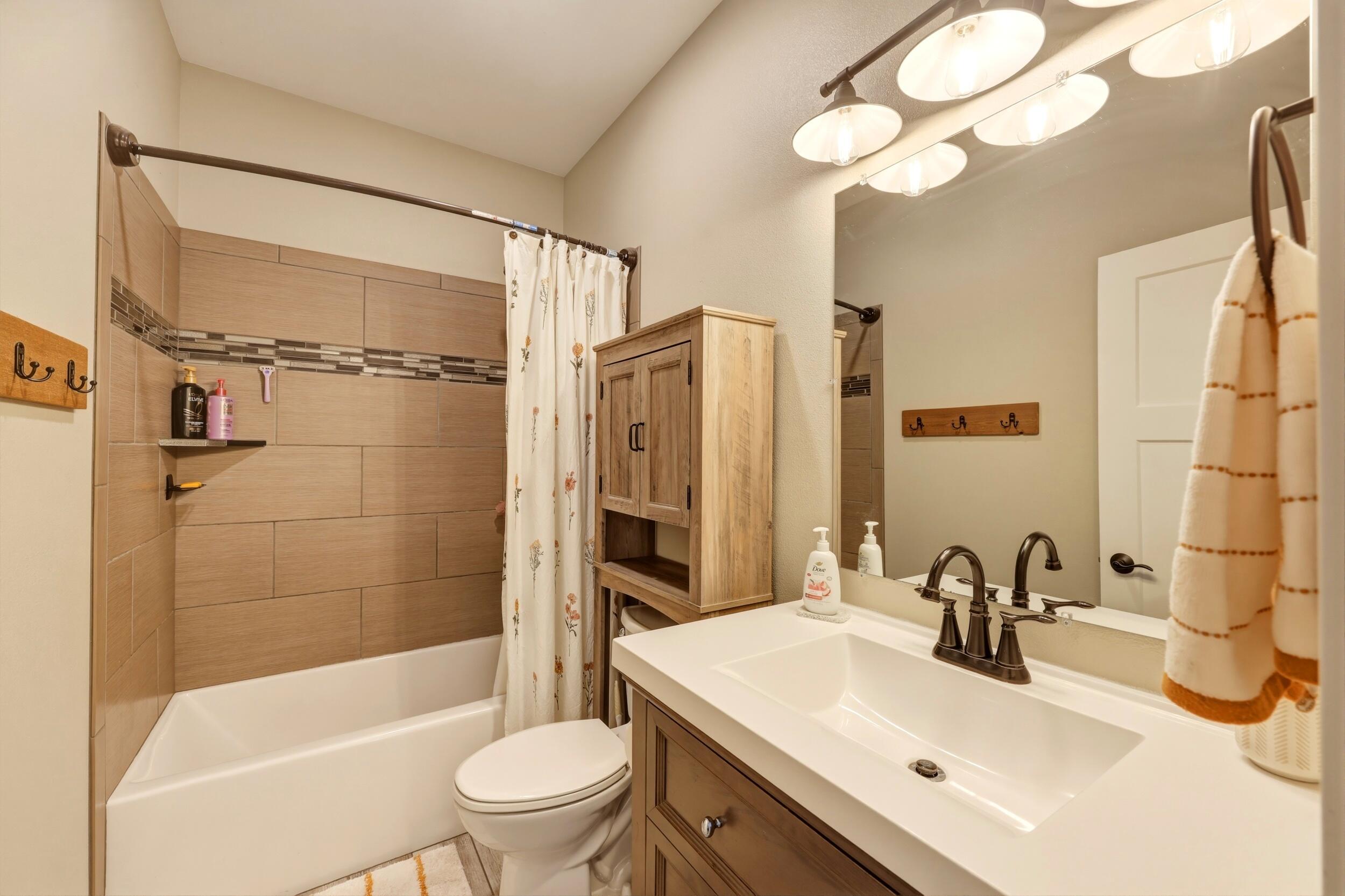 1323 Silverton Drive Ranchester, WY 82839 - Photo 21 of 27 Primary Bathroom