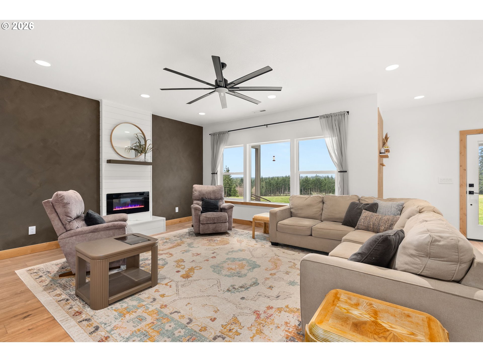 527 Tennessee Road Winlock, WA 98596 - Photo 11 of 48 a living room with furniture and a large window