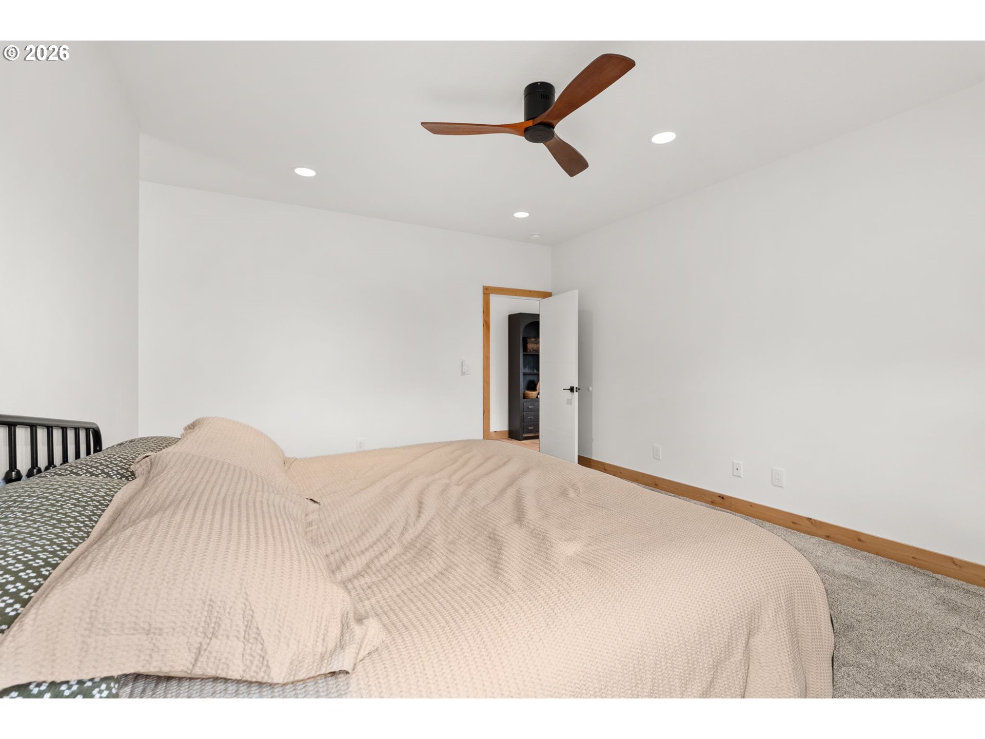 527 Tennessee Road Winlock, WA 98596 - Photo 19 of 48 a view of a livingroom with a ceiling fan