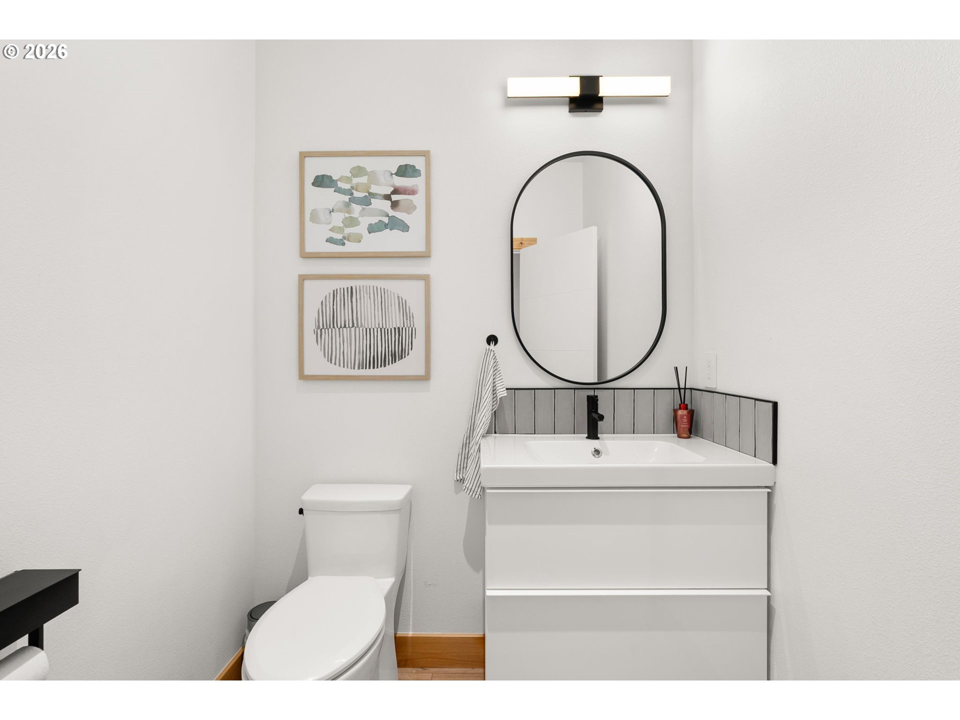 527 Tennessee Road Winlock, WA 98596 - Photo 27 of 48 a bathroom with a sink and a mirror