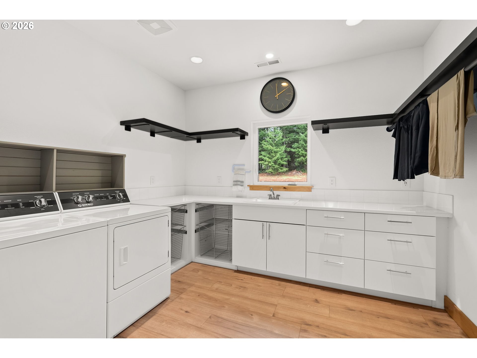 527 Tennessee Road Winlock, WA 98596 - Photo 30 of 48 a kitchen with a stove and a microwave