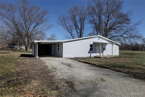 $129,900 | 202 Congress Street, La Belle, MO 63447
