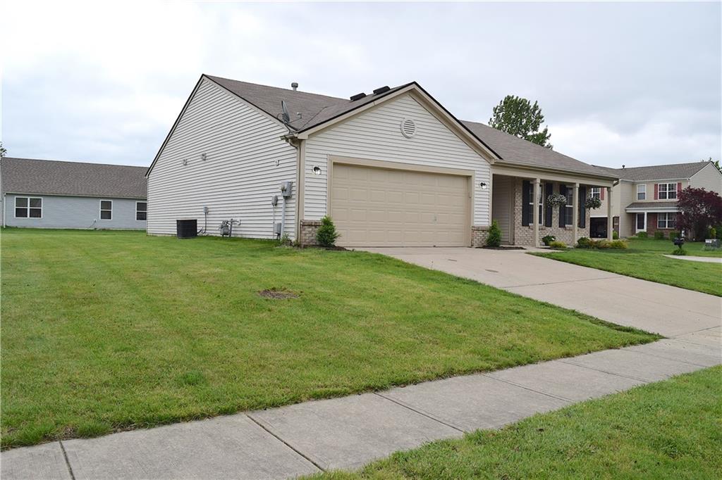 1311 Blue Ridge Lane Brownsburg, IN 46112 - Photo 2 of 33 Gallery Image 2