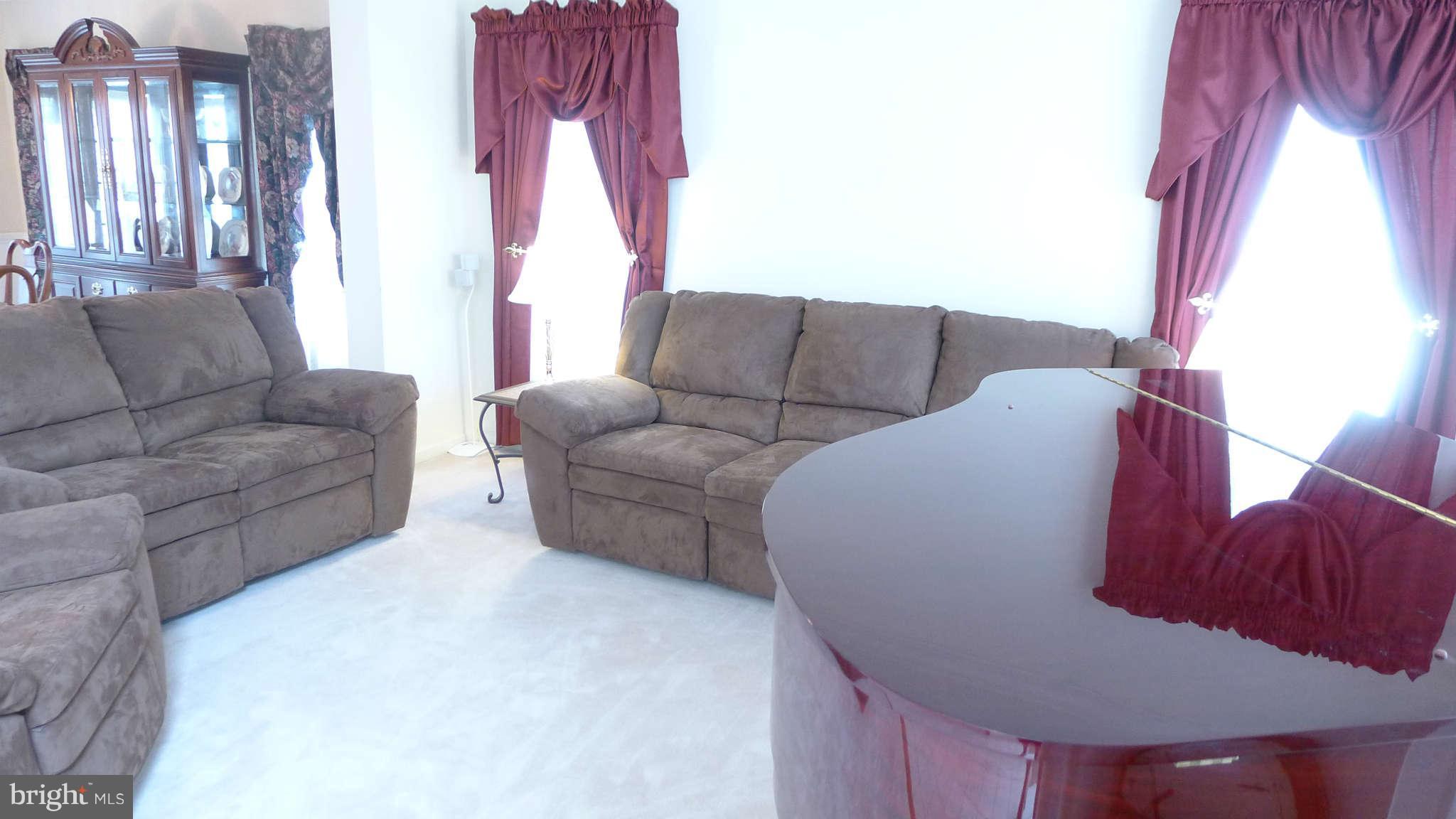 7635 Bear Forest Road Hanover, MD 21076 - Photo 15 of 30 Living Room