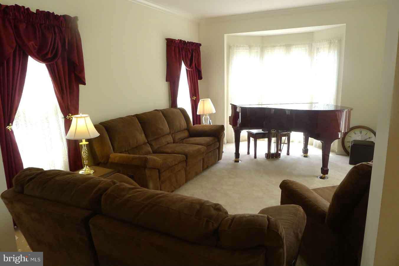 7635 Bear Forest Road Hanover, MD 21076 - Photo 16 of 30 Living Room