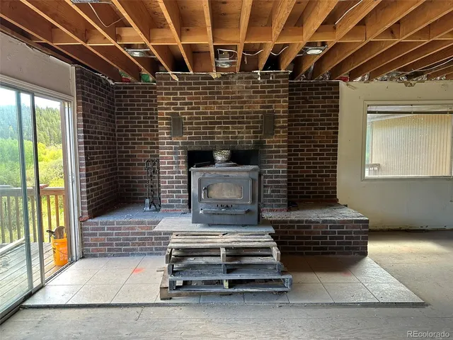 a view of livingroom with furniture