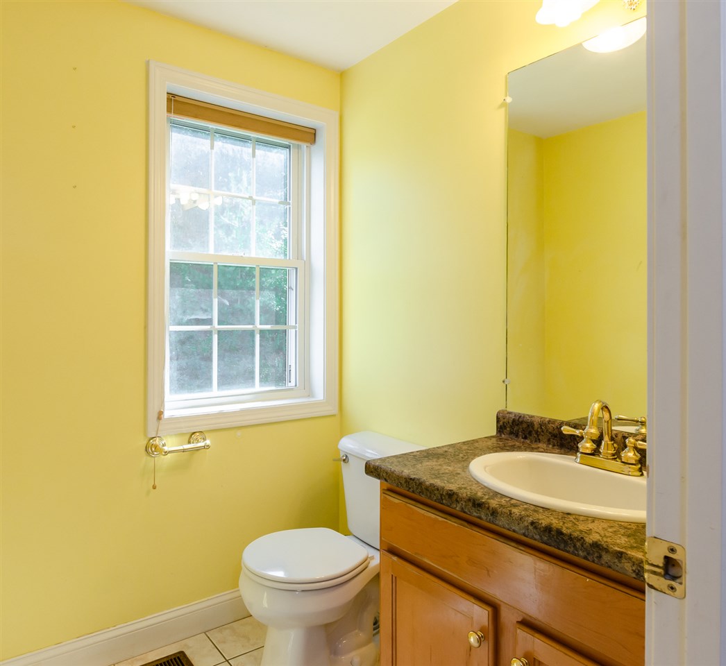 9 Hibiscus Way Nashua, NH 03062 - Photo 11 of 40