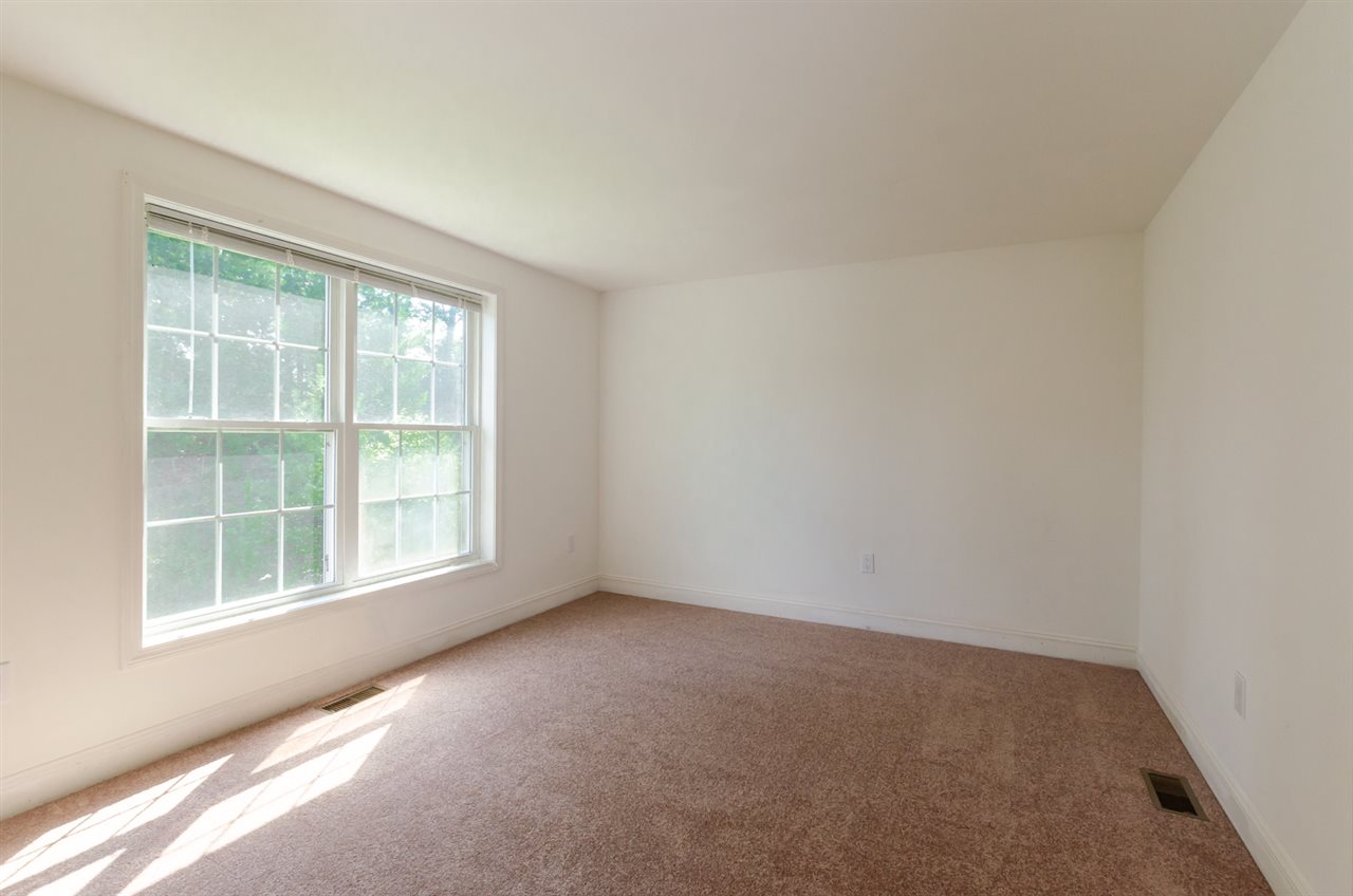 9 Hibiscus Way Nashua, NH 03062 - Photo 13 of 40