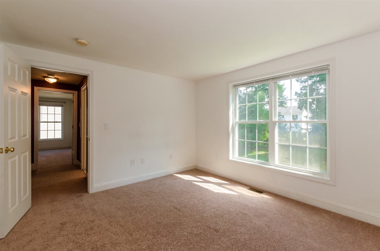 9 Hibiscus Way Nashua, NH 03062 - Photo 14 of 40