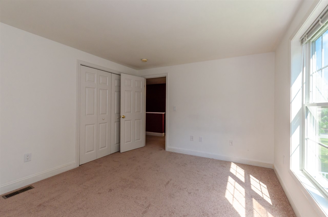 9 Hibiscus Way Nashua, NH 03062 - Photo 15 of 40