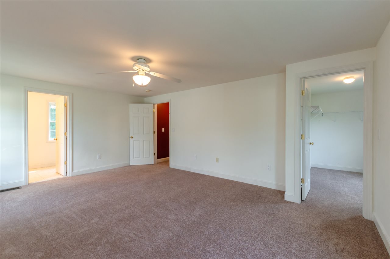 9 Hibiscus Way Nashua, NH 03062 - Photo 19 of 40