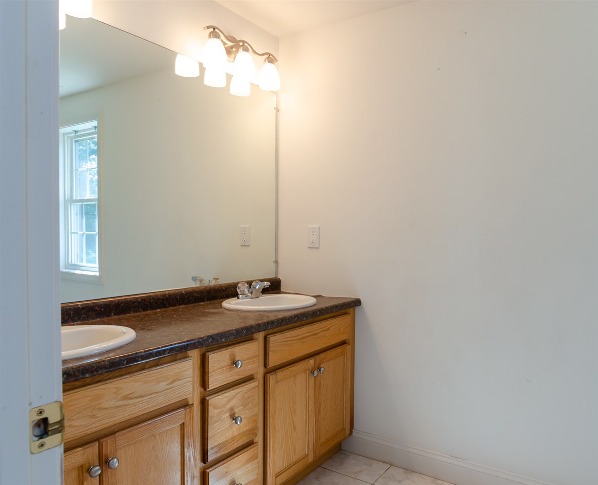 9 Hibiscus Way Nashua, NH 03062 - Photo 21 of 40