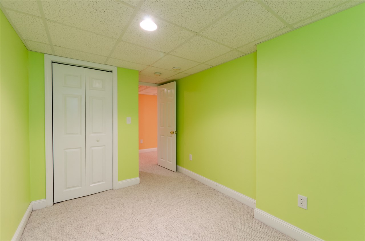 9 Hibiscus Way Nashua, NH 03062 - Photo 30 of 40