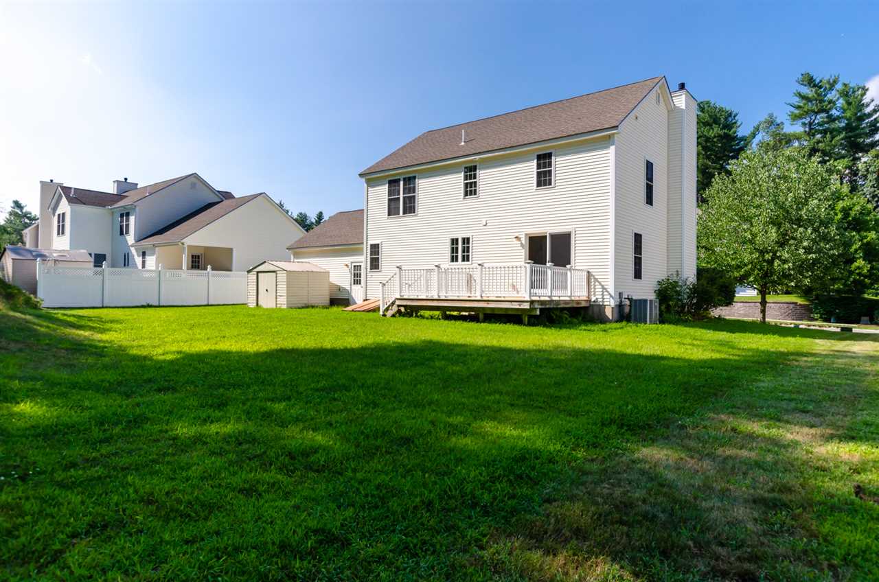 9 Hibiscus Way Nashua, NH 03062 - Photo 33 of 40