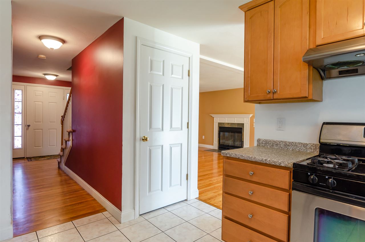 9 Hibiscus Way Nashua, NH 03062 - Photo 8 of 40