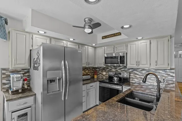 $429,900 | 72B Hilltop Drive, Unit F, North Providence, RI 02904