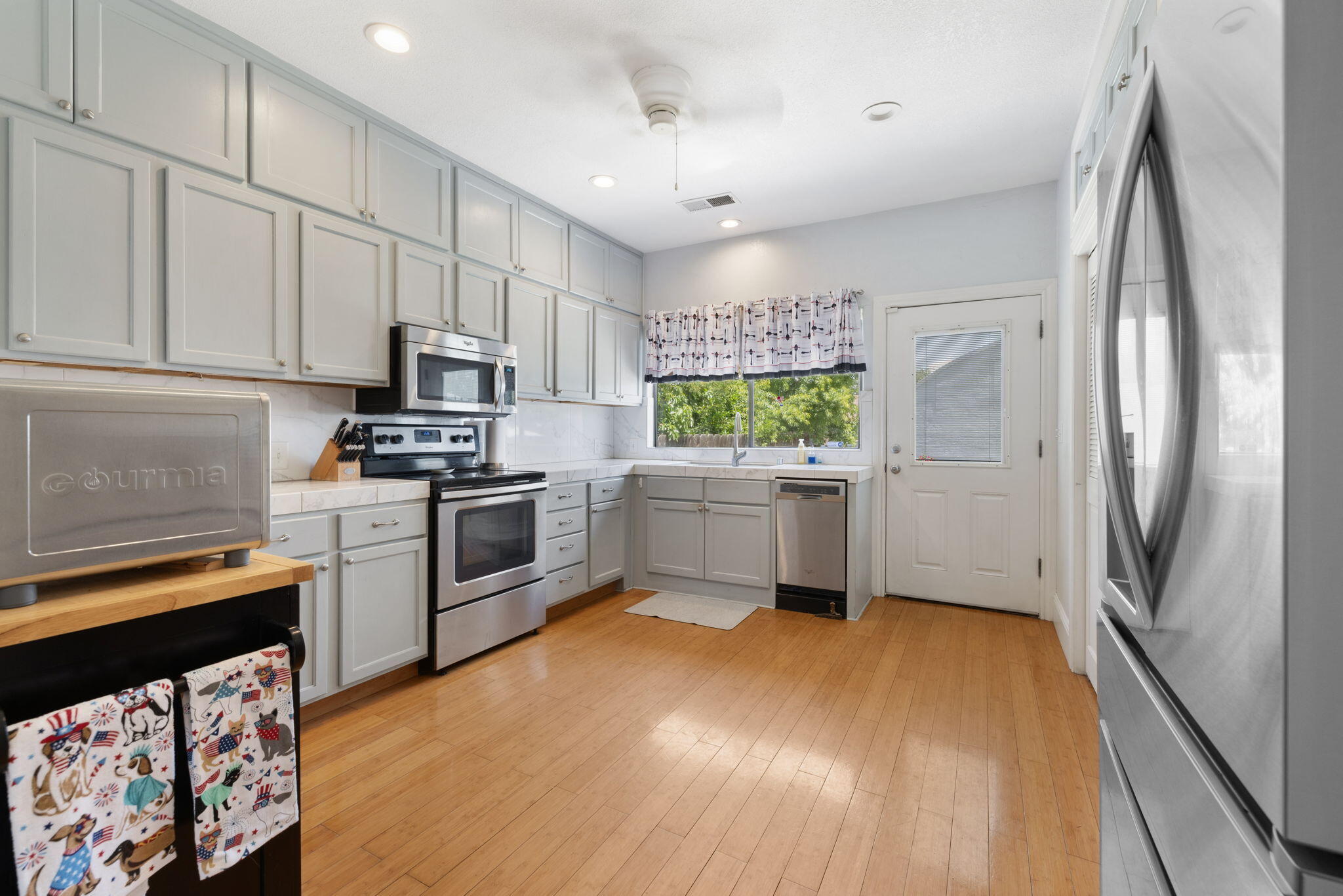 303 North E Street Exeter, CA 93221 - Photo 15 of 44